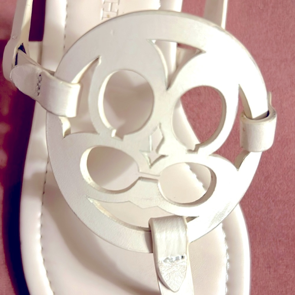 🔥NWOT Coach womens NCO like new cream/white sandals flats is size five 5.5 - Picture 3 of 11